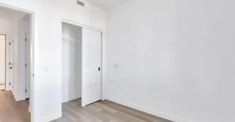 209-3455 E Hastings, Vancouver, BC, V5K 2A5 - 3