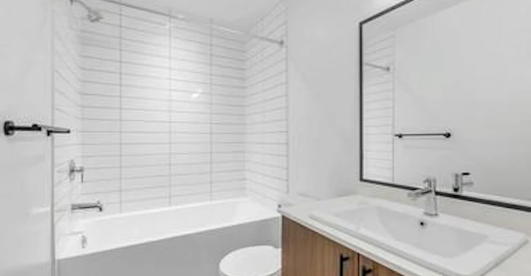 209-3455 E Hastings, Vancouver, BC, V5K 2A5 - 7