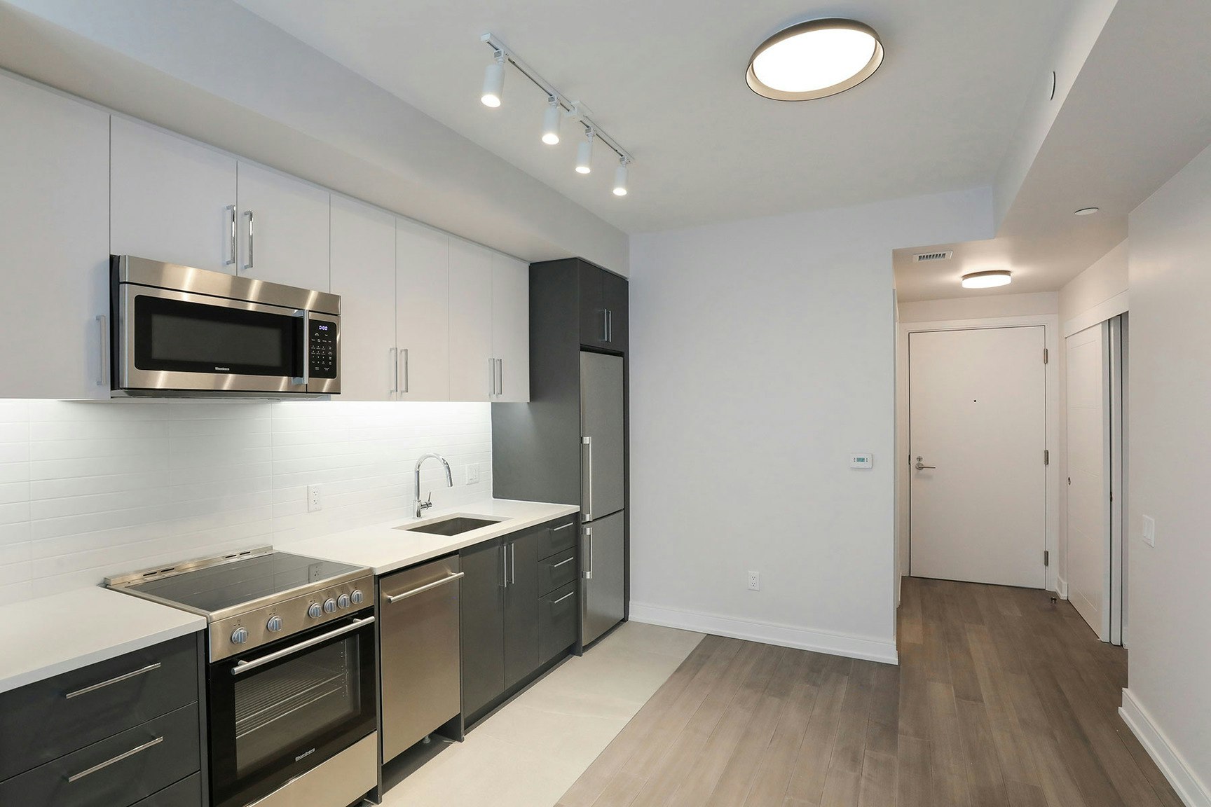 2525 Bathurst Street, Toronto, ON, M6B 2Y9 - 2