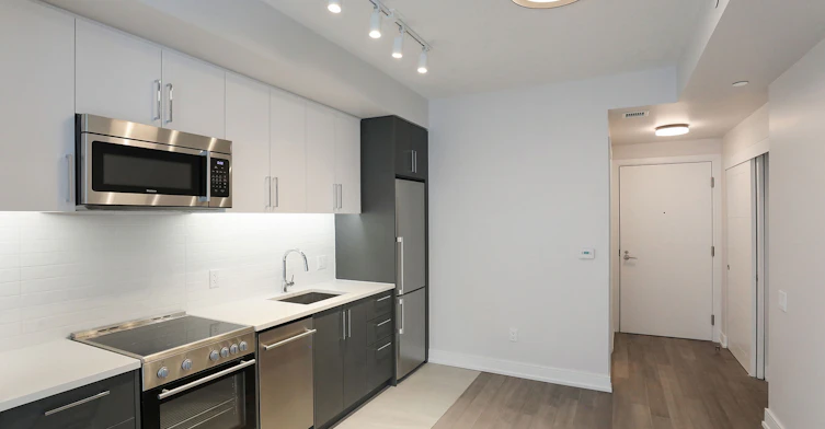 2525 Bathurst Street, Toronto, ON, M6B 2Y9 - 2