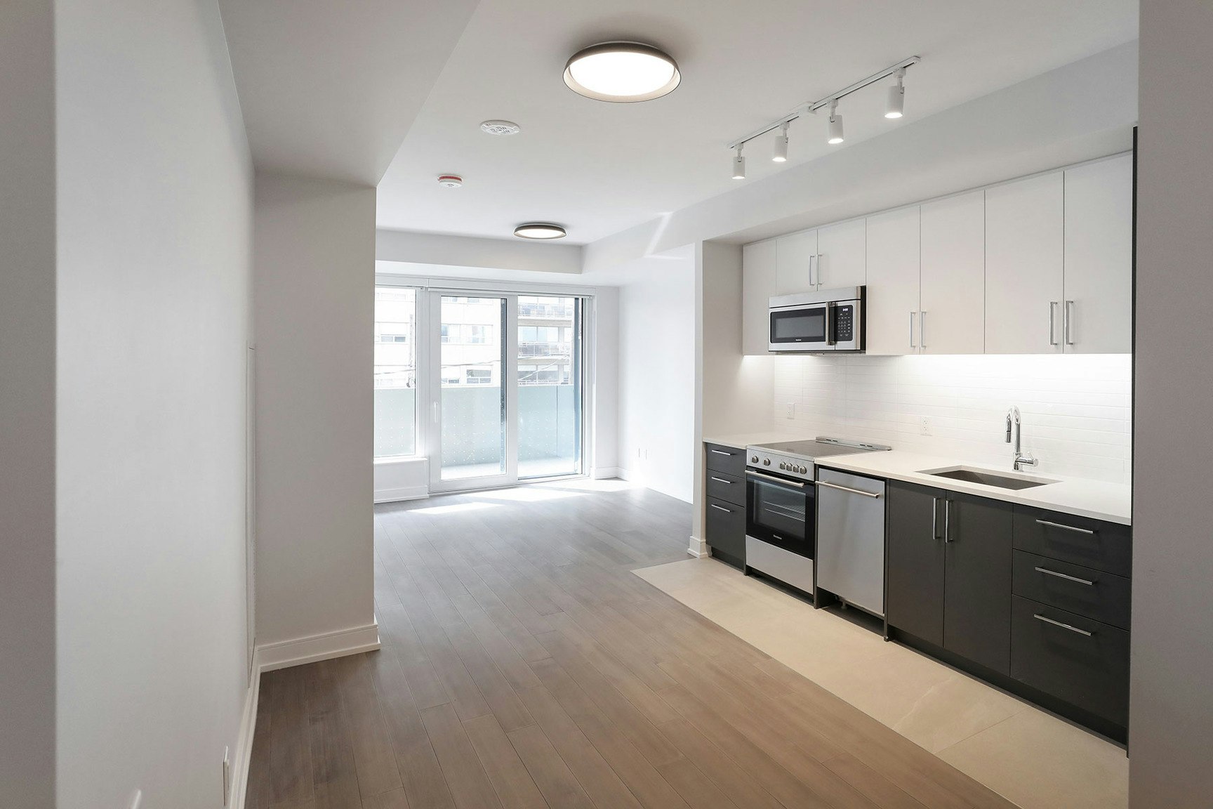 2525 Bathurst Street, Toronto, ON, M6B 2Y9 - 9