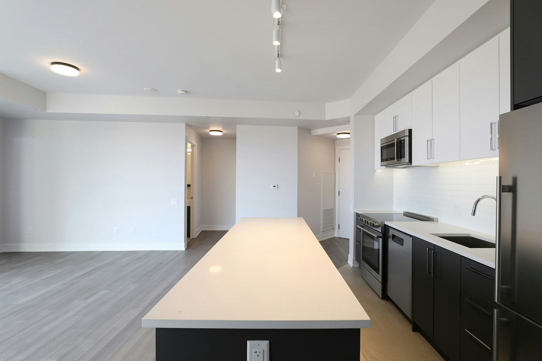 2525 Bathurst Street, Toronto, ON, M6B 2Y9 - 3