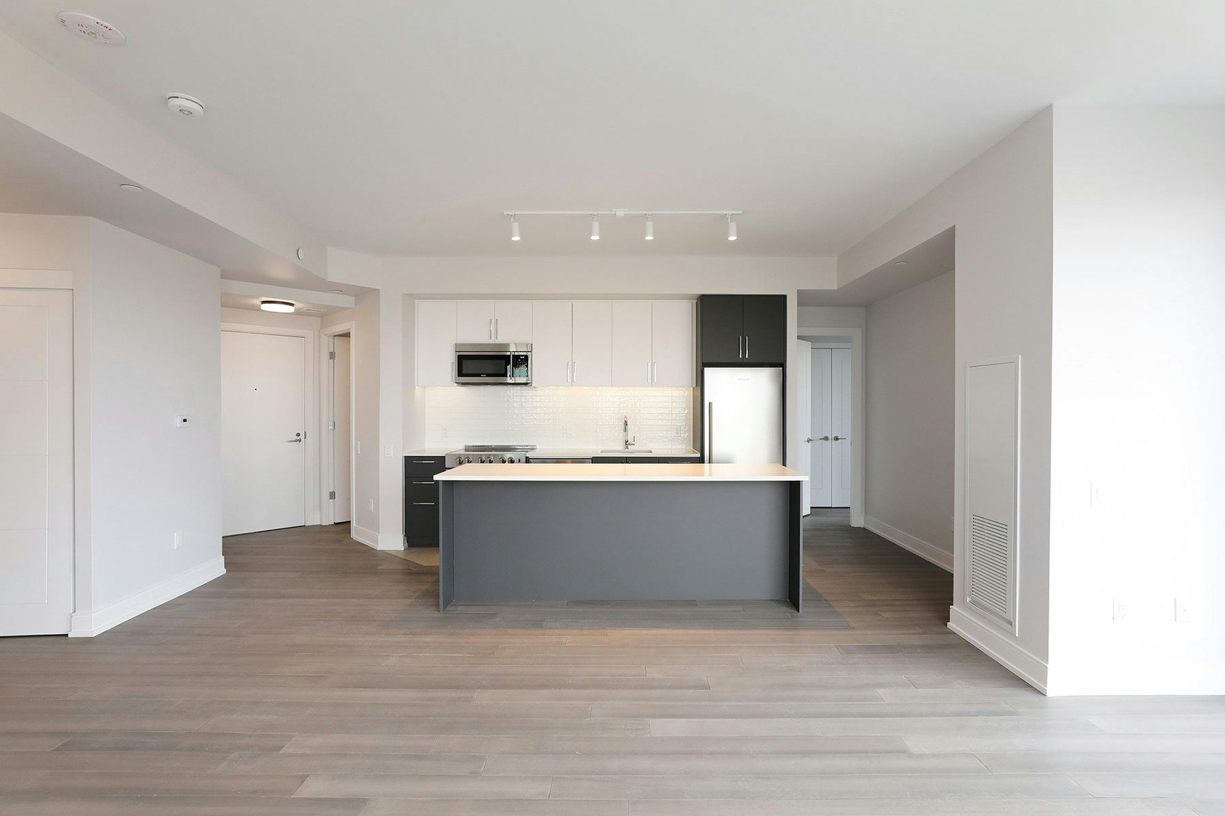 2525 Bathurst Street, Toronto, ON, M6B 2Y9 - 2