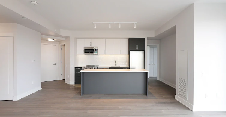 2525 Bathurst Street, Toronto, ON, M6B 2Y9 - 2