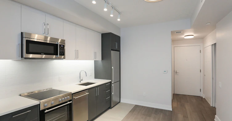 2525 Bathurst Street, Toronto, ON, M6B 2Y9 - 2