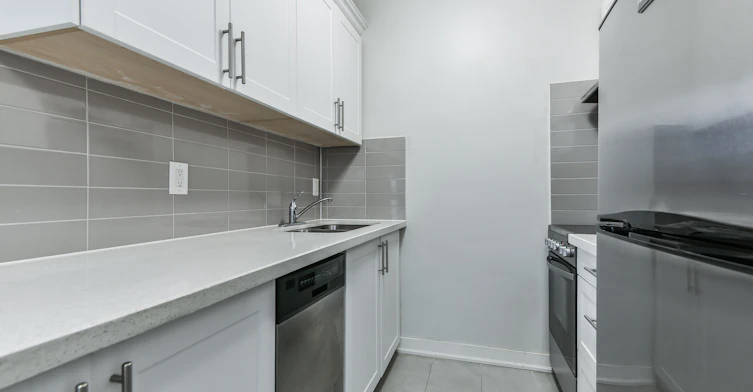 405-151 St George, Toronto, ON, M5R 2L9 - 2