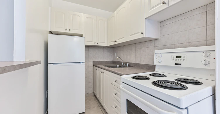 706-153 St. George Street, Toronto, ON, M5R 2L9 - 2