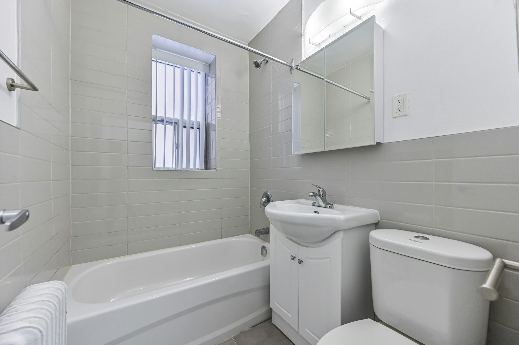 202-153 St. George Street, Toronto, ON, M5R 2L9