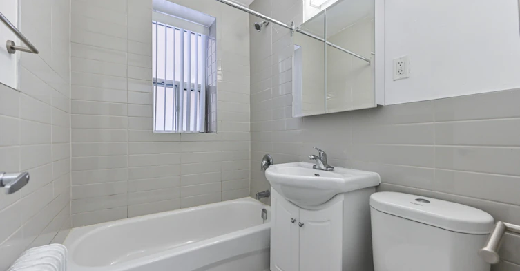 202-153 St. George Street, Toronto, ON, M5R 2L9