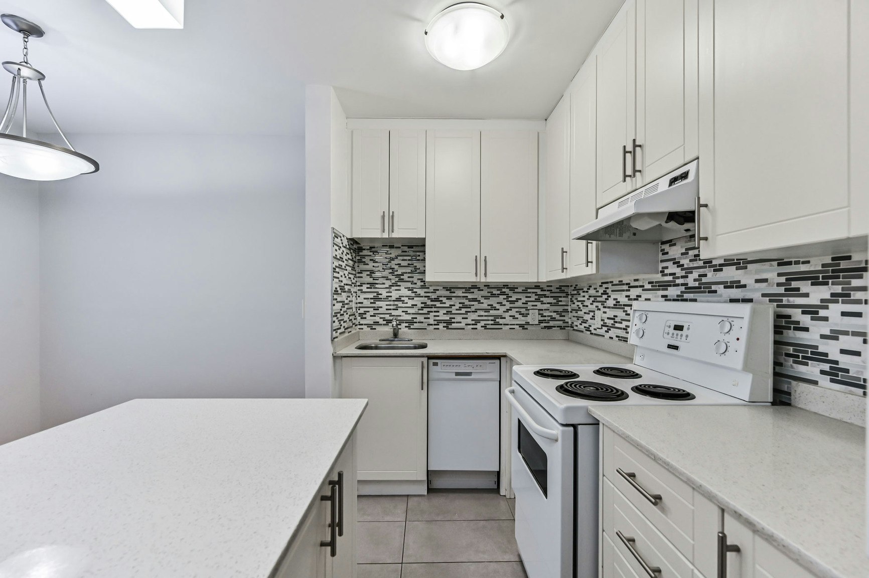 202-153 St. George Street, Toronto, ON, M5R 2L9 - 3