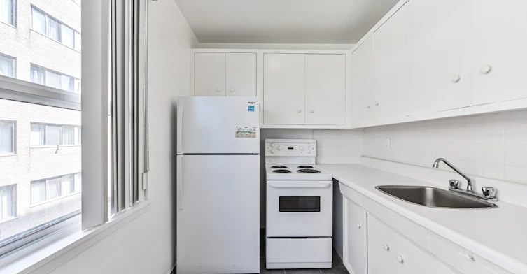 705-214 St. George Street, Toronto, ON, M5R 2N8 - 2
