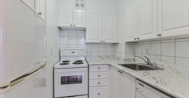 603-250 St. George Street, Toronto, ON, M5R 3L8