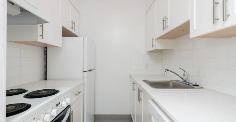 401-3675 West 7th Avenue, Vancouver, BC, V6R 1W5 - 5