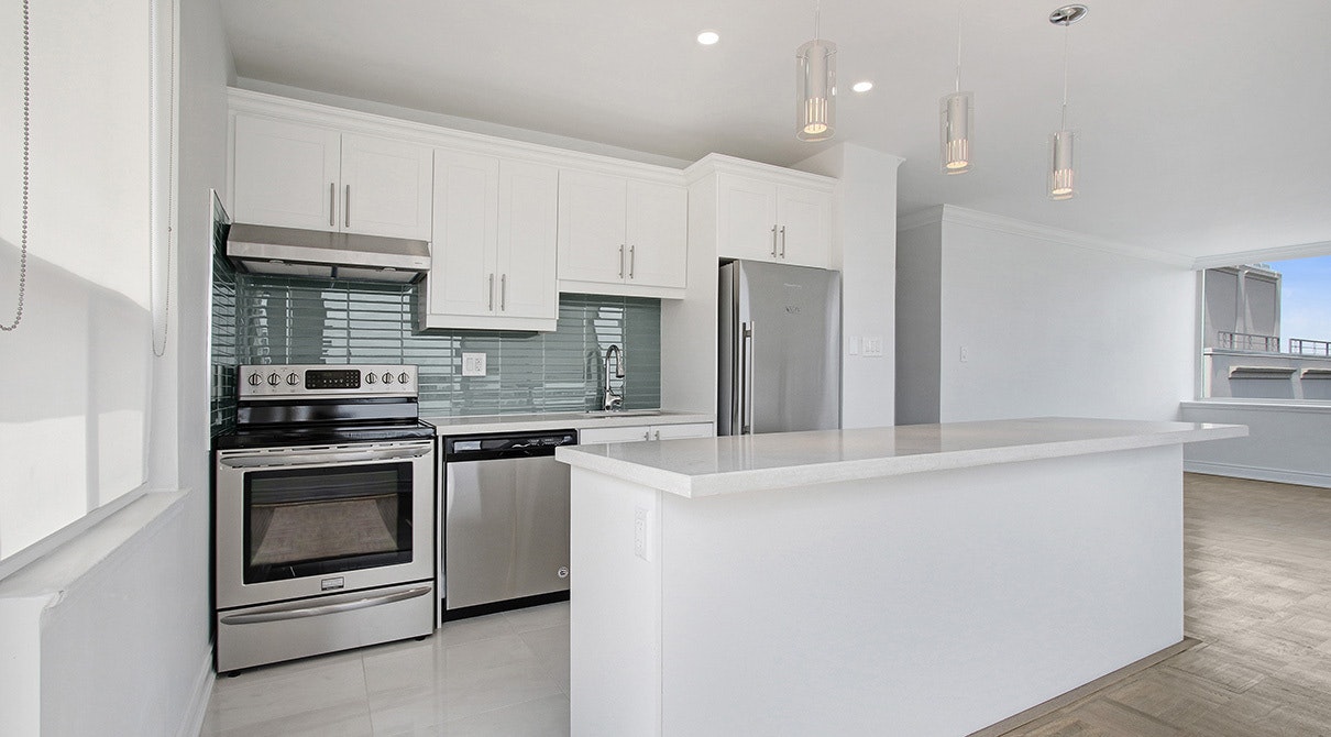 112-103 Avenue Road, Toronto, ON, M5R 2G9