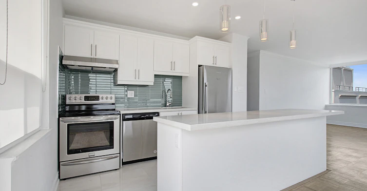 112-103 Avenue Road, Toronto, ON, M5R 2G9