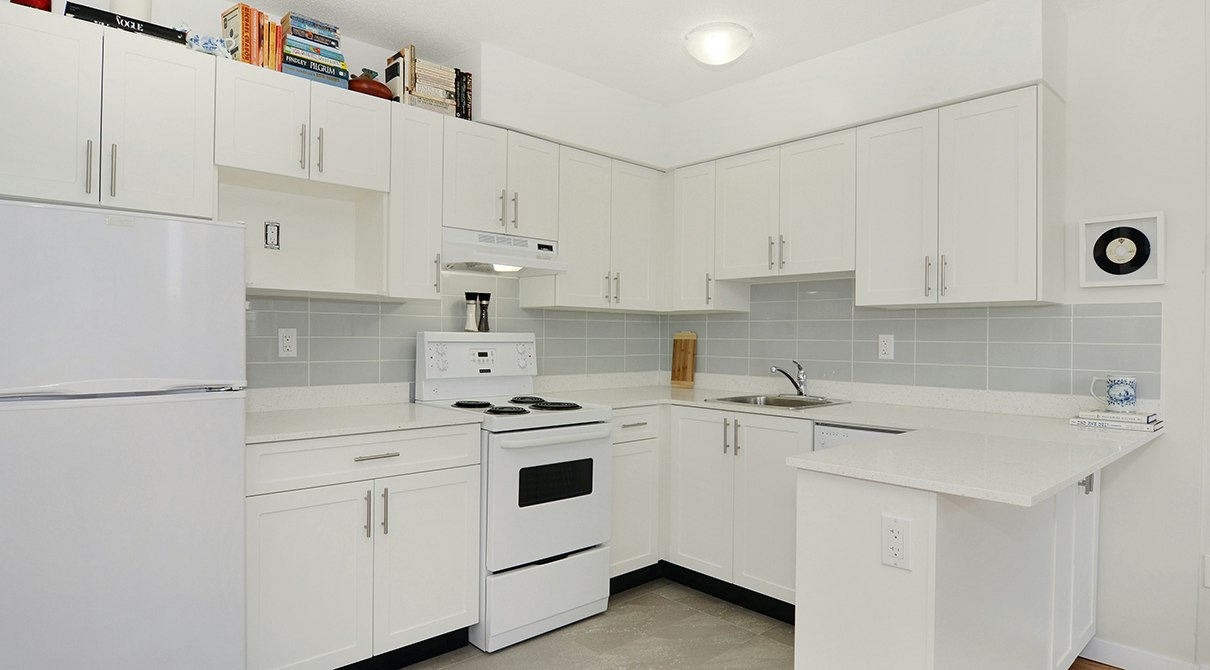 403-1952 Comox Street, Vancouver, BC, V6G 1R5 4