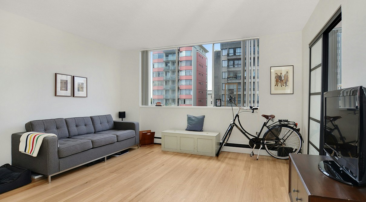 403-1952 Comox Street, Vancouver, BC, V6G 1R5 2