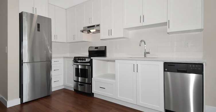 610-175 West 14th Street, North Vancouver, BC, V7M 0E6 - 2