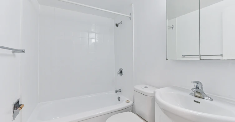 303-445 Eglinton Avenue East, Toronto, ON, M4P 1N1 - 6