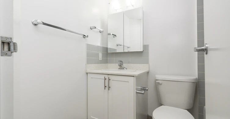 206-2040 Nelson Street, Vancouver, BC, V6G 1N5 - 8