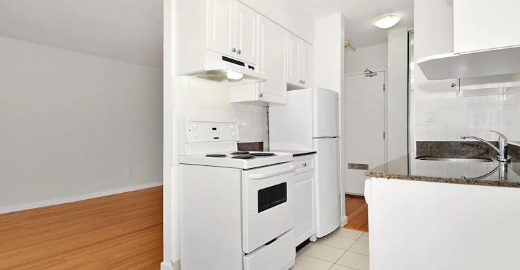 803-2045 Nelson Street, Vancouver, BC, V6G 1N8 - 3