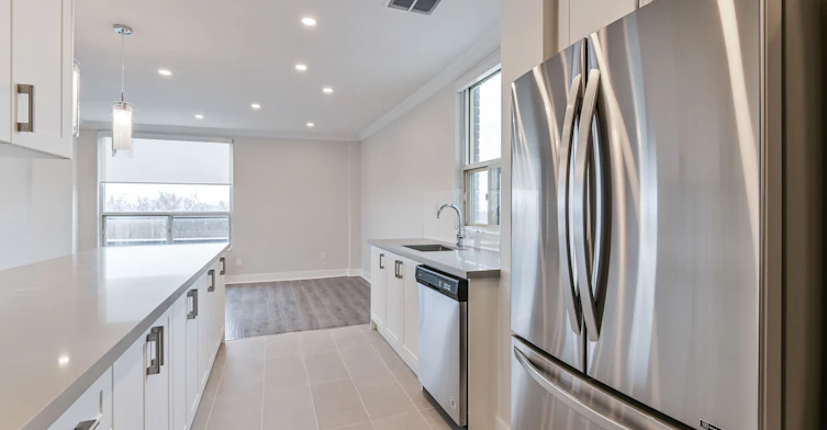 210-780 Eglinton Avenue West, Toronto, ON, M5N 1E9 - 5