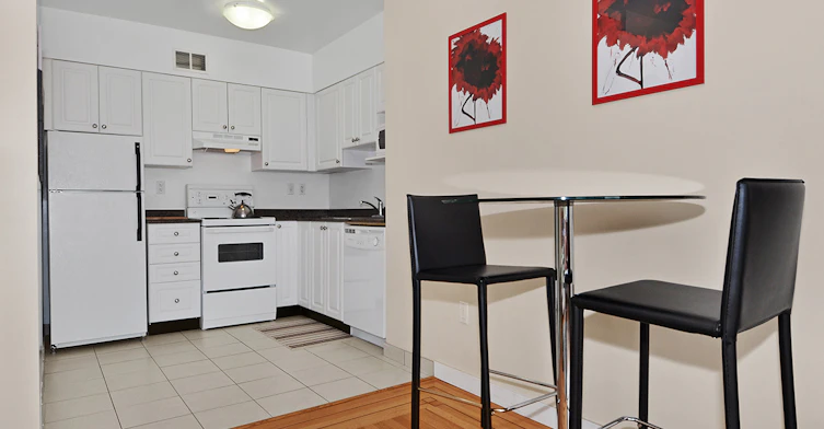 212-6450 East Boulevard, Vancouver, BC, V6M 3V9 - 2