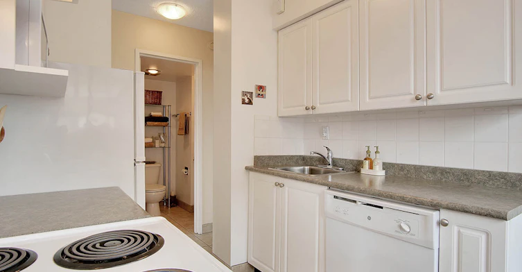 806-1905 Robson Street, Vancouver, BC, V6G 1E6 - 2