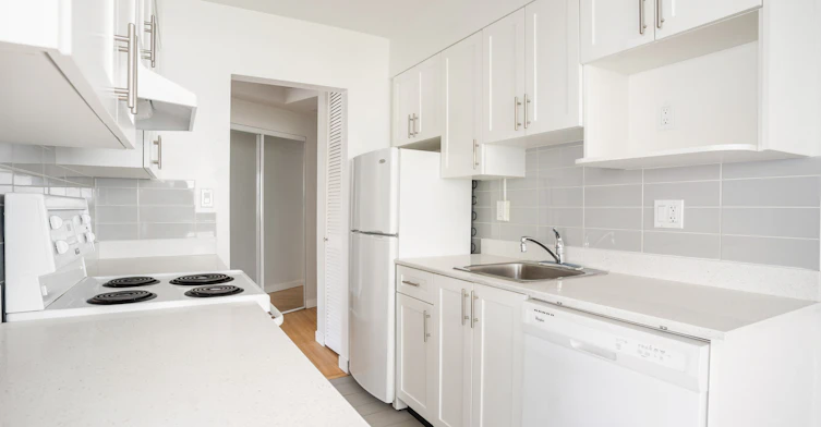 405-1370 Clyde Avenue, West Vancouver, BC, V7T 1E7 - 16