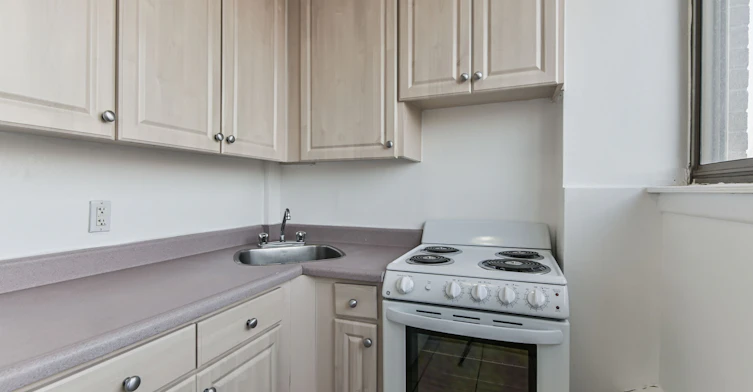 402-224 St. George Street, Toronto, ON, M5R 2N9 - 7