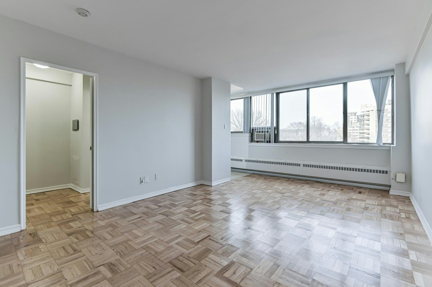 906-224 St. George Street, Toronto, ON, M5R 2N9 - 4
