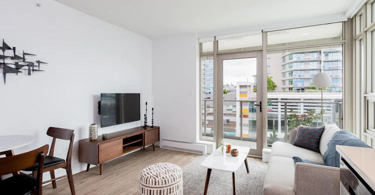 404-108 West 13th Street, North Vancouver, BC, V7M 0G8 - 2