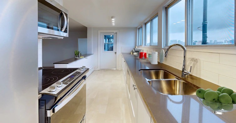 0214-70 Spadina Road, Toronto, ON, M5R 2T6 - 3