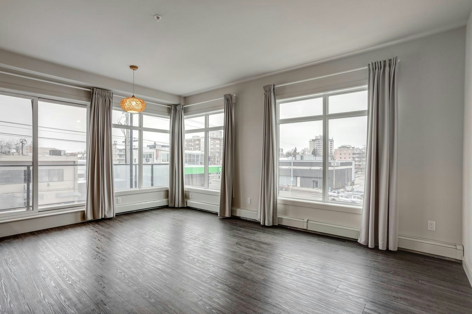 10837 83 Avenue, Edmonton, AB, T6E 2E6 - 30
