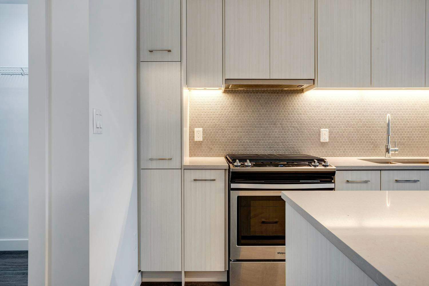 10837 83 Avenue, Edmonton, AB, T6E 2E6 - 36