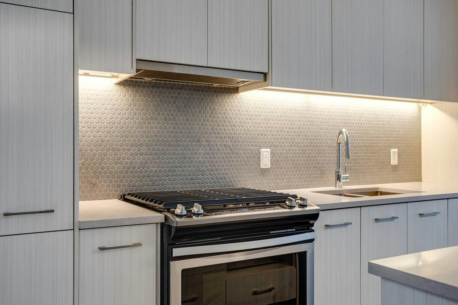 10837 83 Avenue, Edmonton, AB, T6E 2E6 - 41