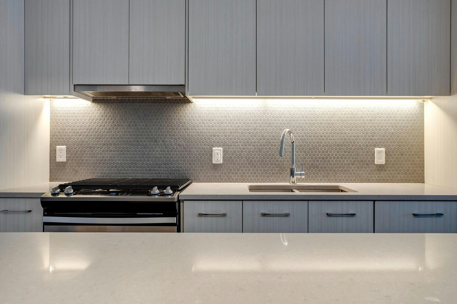 10837 83 Avenue, Edmonton, AB, T6E 2E6 - 56
