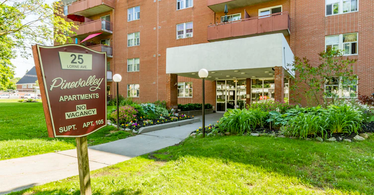 210-25 Lorne Avenue, Newmarket, ON, L3Y 5N8 - 17