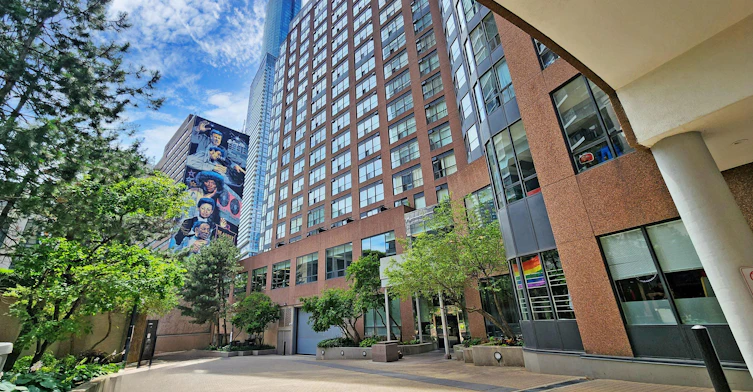 7 Carlton Street, Toronto, ON, M5B 2M3