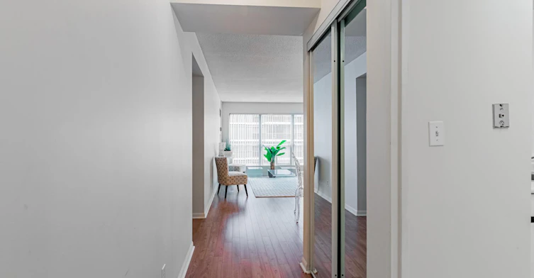 7 Carlton Street, Toronto, ON, M5B 2M3