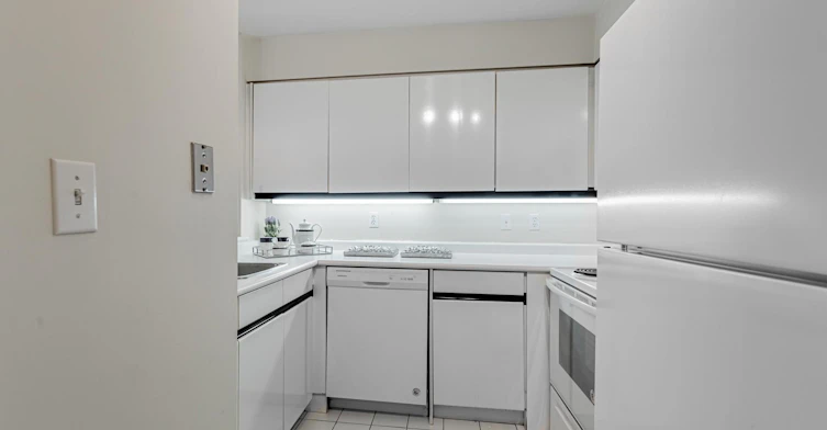 7 Carlton Street, Toronto, ON, M5B 2M3 - 5