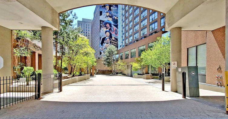 7 Carlton Street, Toronto, ON, M5B 2M3 - 2
