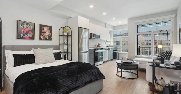 304-2895 East 10th Avenue, Vancouver, BC, V5M 0H7 - 3