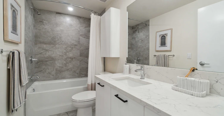 406-2895 East 10th Avenue, Vancouver, BC, V5M 0H7 - 6