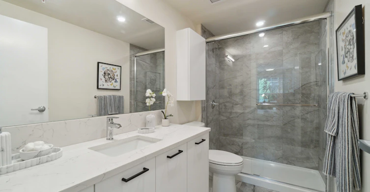 410-2895 East 10th Avenue, Vancouver, BC, V5M 0H7