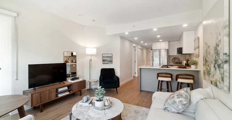 412-2895 East 10th Avenue, Vancouver, BC, V5M 0H7 - 2