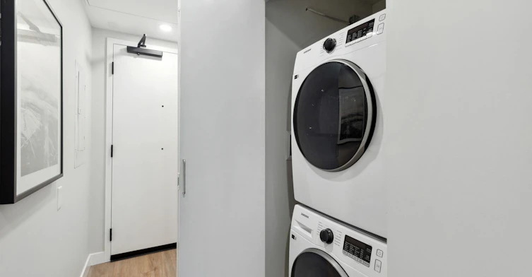 414-2895 East 10th Avenue, Vancouver, BC, V5M 0H7 - 4
