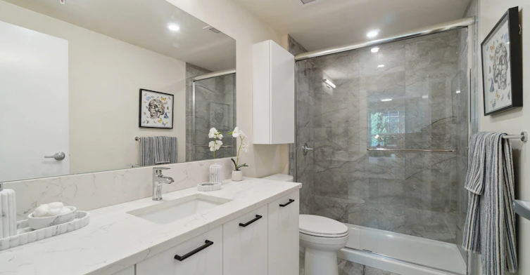 505-2895 East 10th Avenue, Vancouver, BC, V5M 0H7 - 3