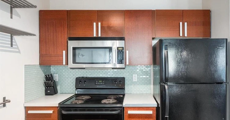 201-888 West 13th Avenue, Vancouver, BC, V5Z 1P2 - 2