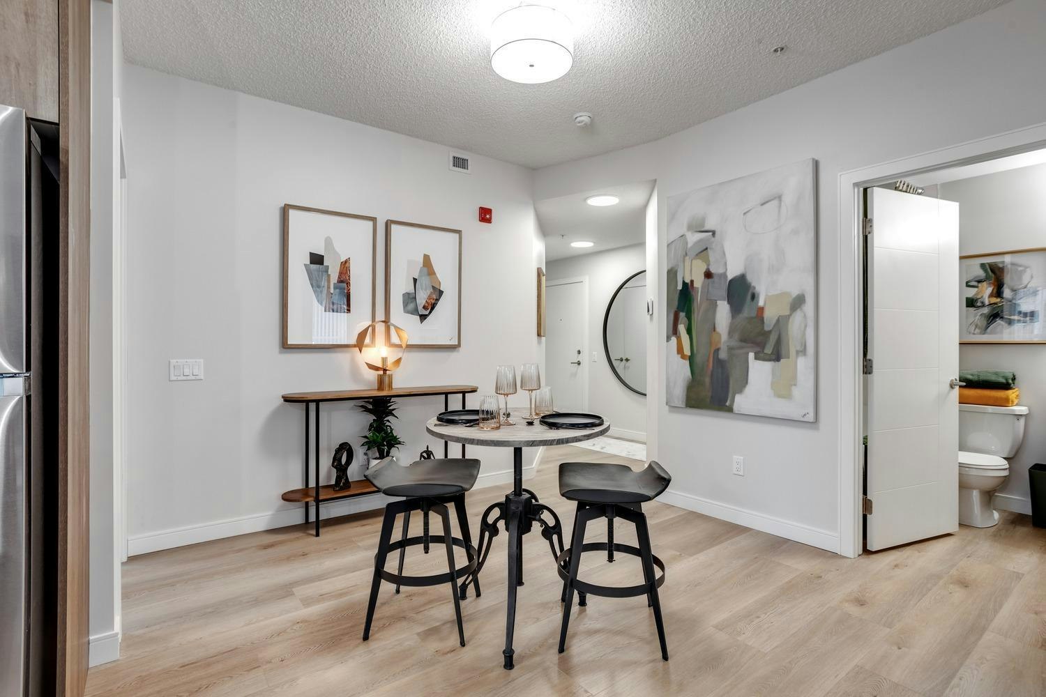 102-10231 120 Street NW, Edmonton, AB, T5K 2A4 - 9